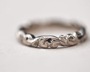 Image of 18ct White Gold, 4mm Floral Carved ring