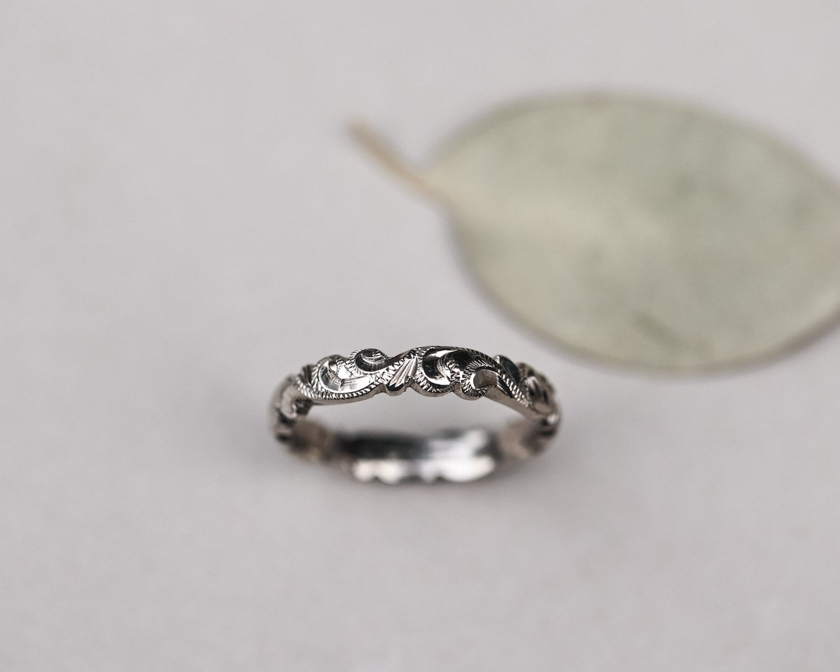 Image of 18ct White Gold, 4mm Floral Carved ring