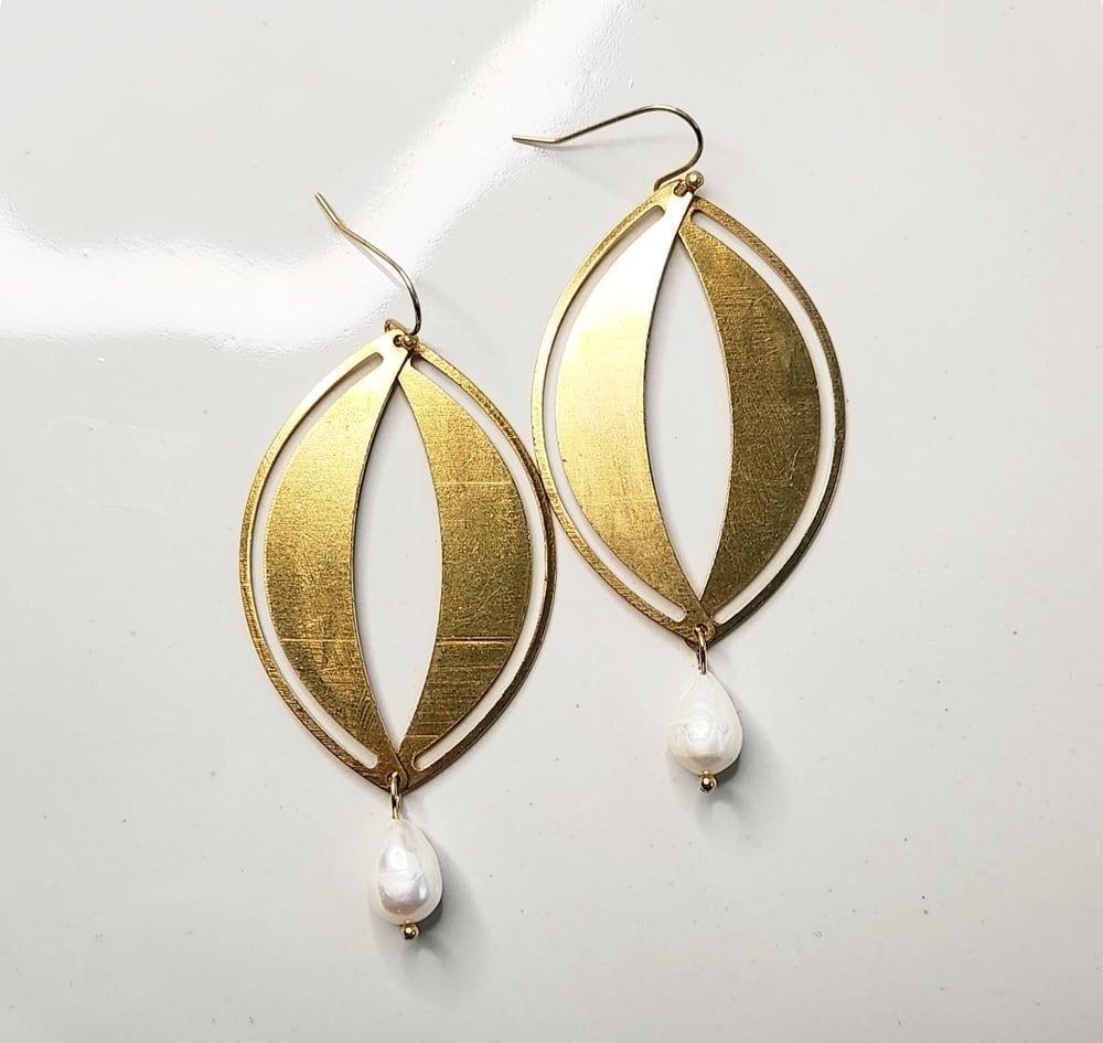 Image of Eyelet + Pearl Earrings