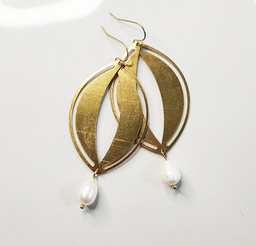 Image of Eyelet + Pearl Earrings