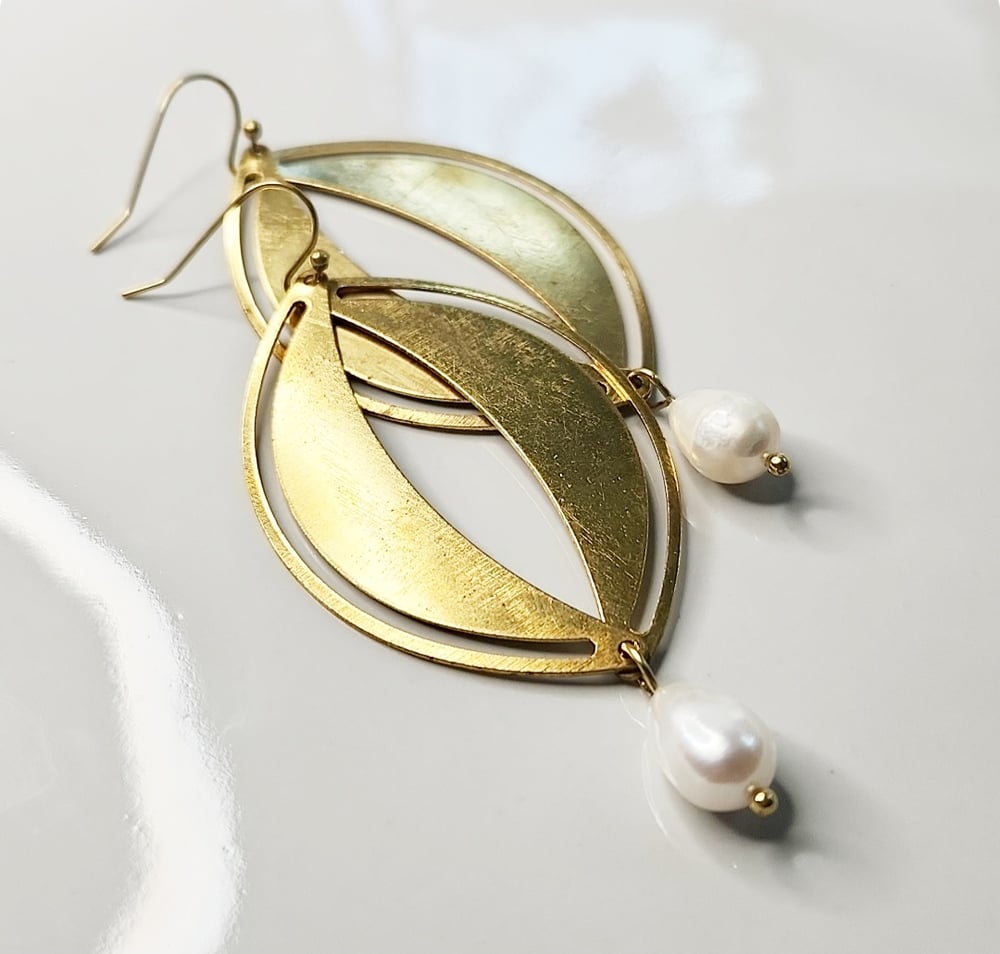 Image of Eyelet + Pearl Earrings