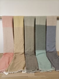 Image 3 of Carré foulard coloris "Pamplemousse"