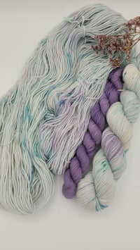 Image 2 of Un brin de lilas - Kit chaussettes 