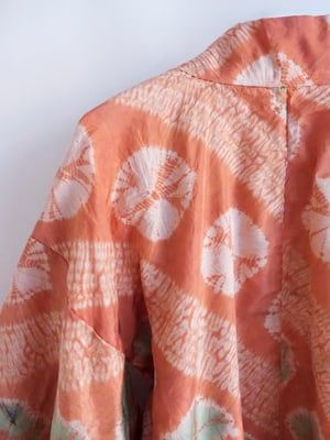 Image of Kort silke kimono dame med shibori prikmønster 'Too Fairy..'