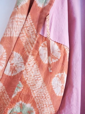 Image of Kort silke kimono dame med shibori prikmønster 'Too Fairy..'