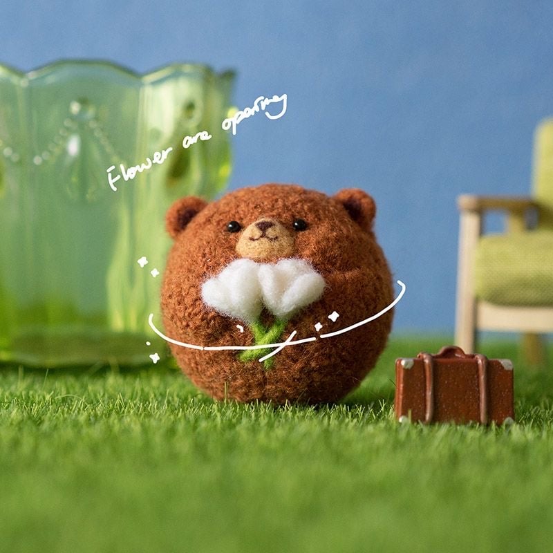 Image of WIlly the Bear, DIY Needle Felting Kit 