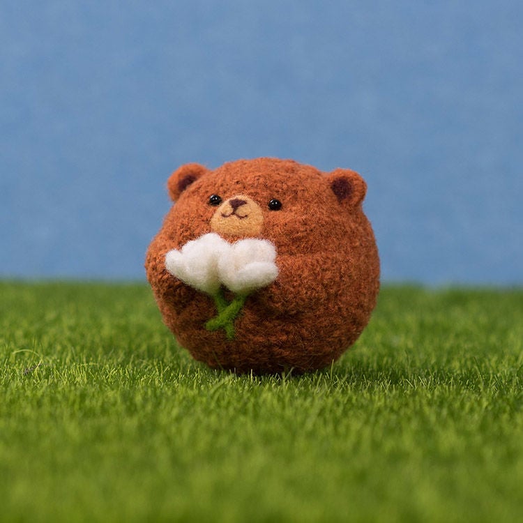 Image of WIlly the Bear, DIY Needle Felting Kit 