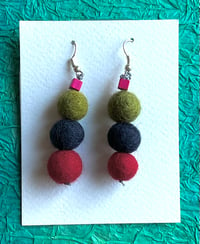 Fun felt three ball earrings No. 1