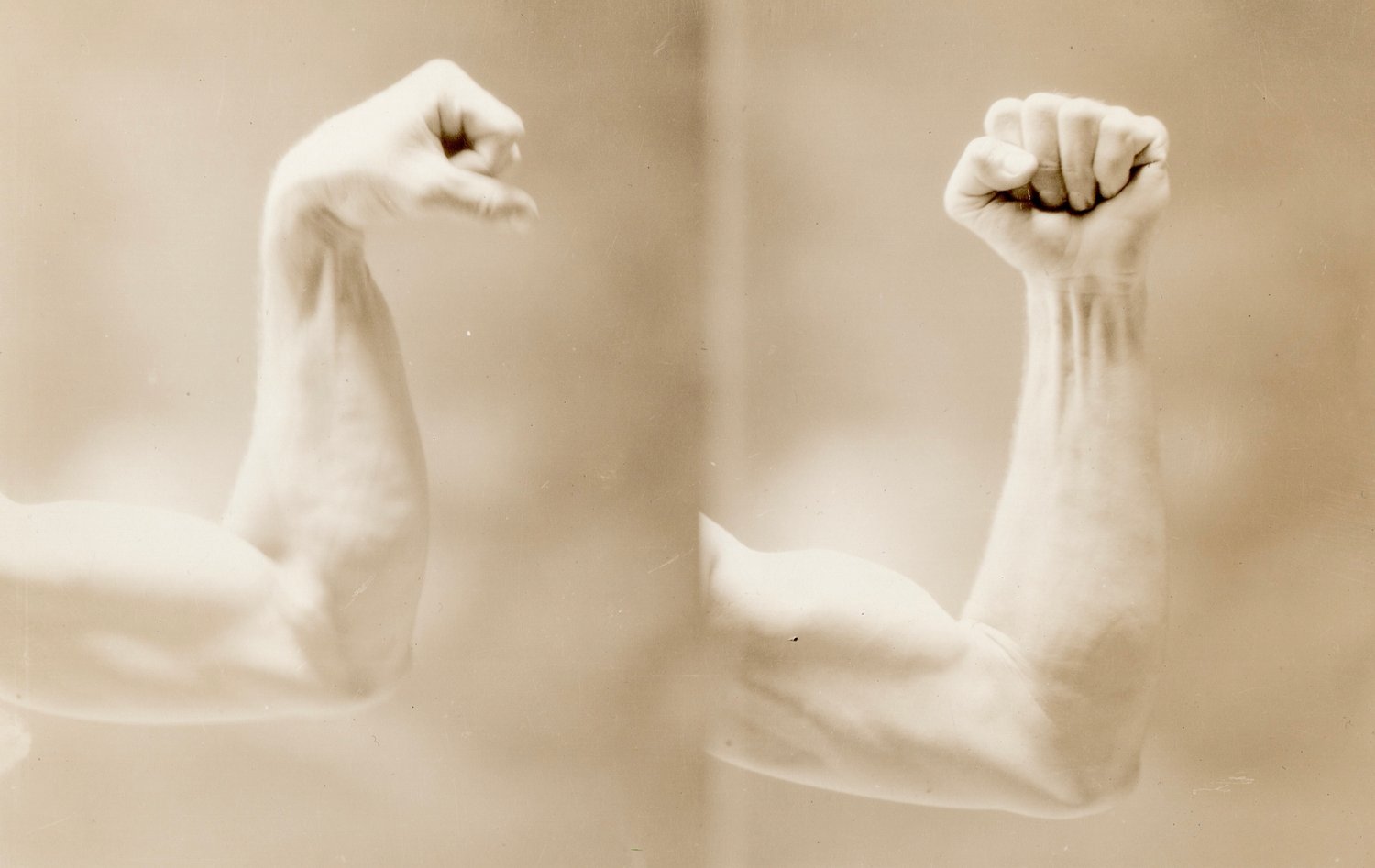 Image of Anonyme: Robert Jones showing his biceps, ca. 1927