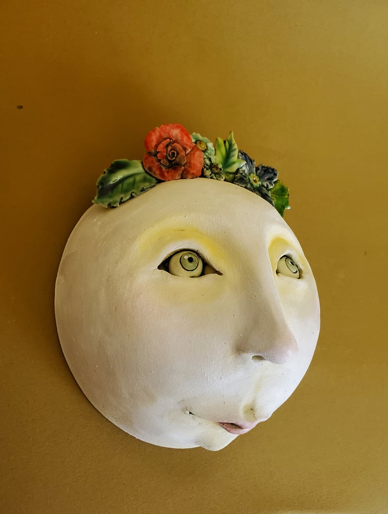 Wall mask with floral wreath Image 4