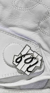Image 5 of MALBON X UNDEFEATED GOLF GLOVE - WHITE [2024]