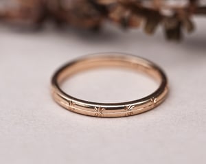 Image of 18ct Rose Gold 2mm Cleavers Engraved Ring