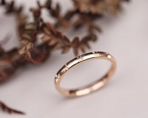 Image of 18ct Rose Gold 2mm Cleavers Engraved Ring