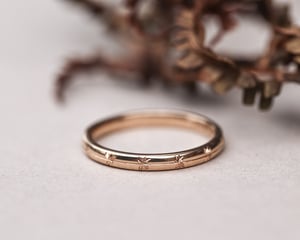 Image of 18ct Rose Gold 2mm Cleavers Engraved Ring