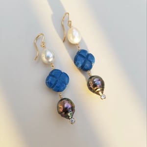 Clover Pearl Earrings 