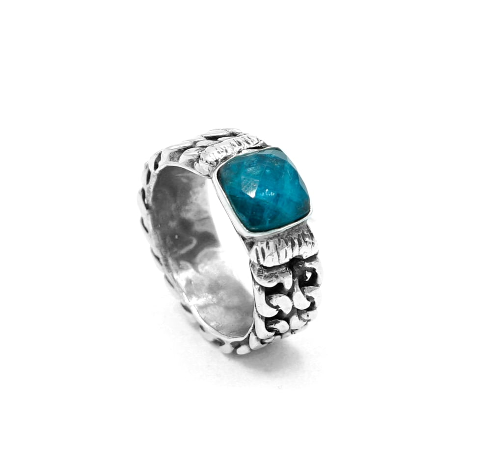 Anillo único de cadena y calcedonia