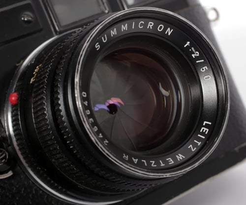 Image of Leica Summicron M 50mm F2 lens with shade and caps #4552