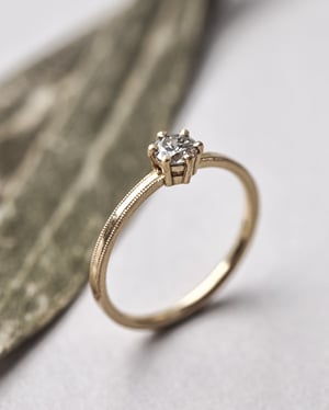 Image of 18ct Yellow Gold, Brilliant cut grey diamond ring (LON241)