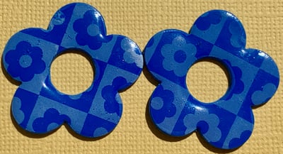 Image of Blue, White and Grey Checkerboard Flower CHARMS