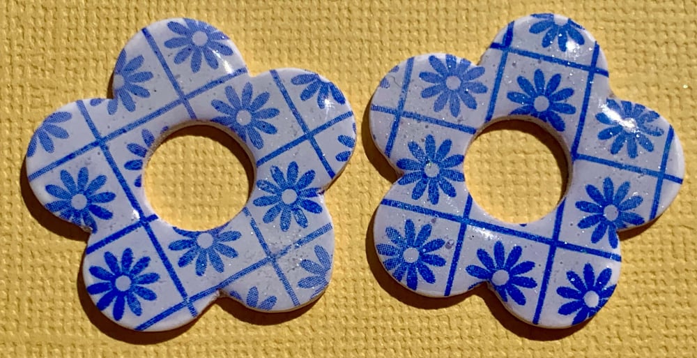 Image of White and Blue Daisy Checkerboard Flower CHARMS