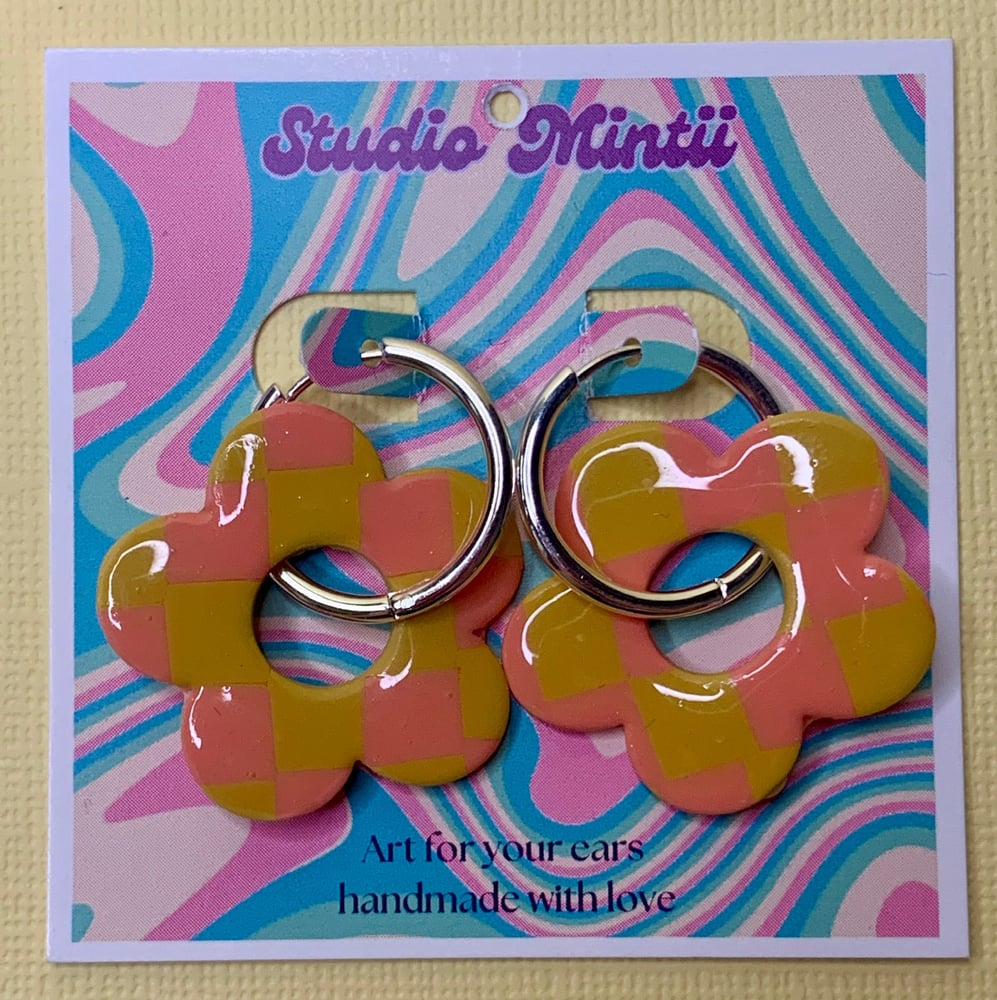Image of Yellow and Peach Checkered Flower Hoops