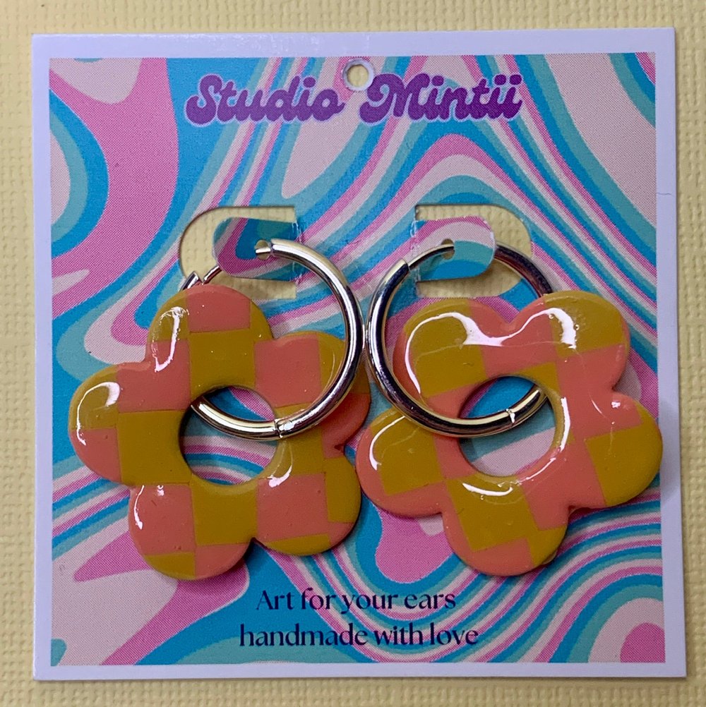 Image of Yellow and Peach Checkered Flower Hoops
