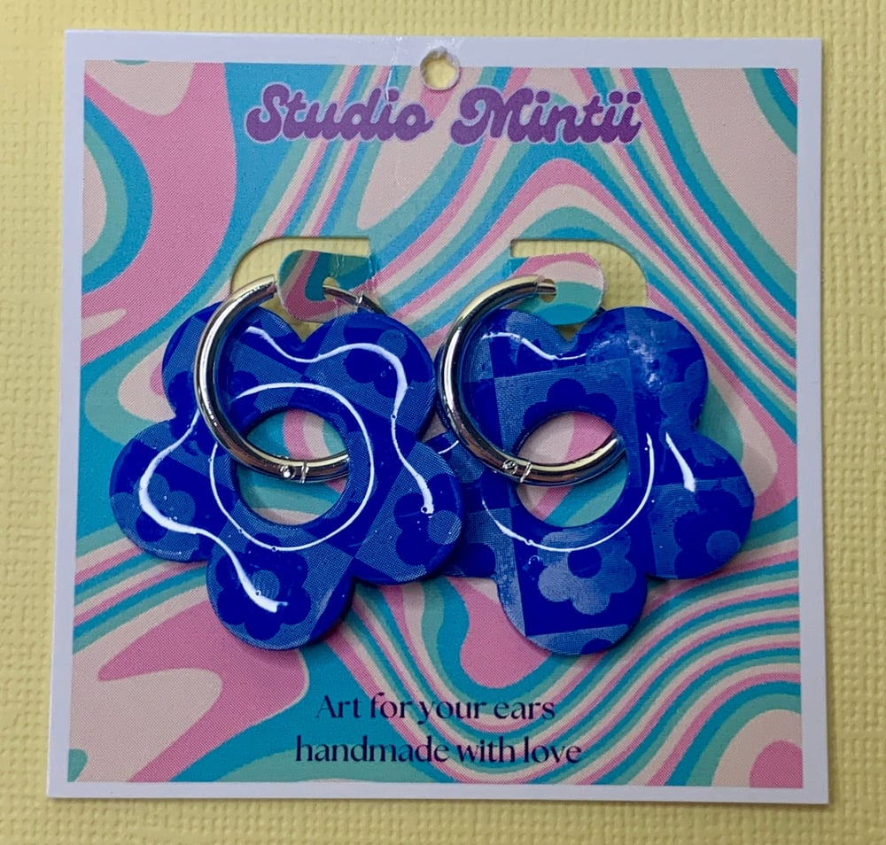 Image of Blue, White and Grey Checkerboard Flower Hoops