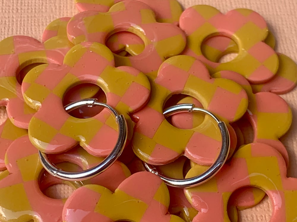 Image of Yellow and Peach Checkered Flower Hoops
