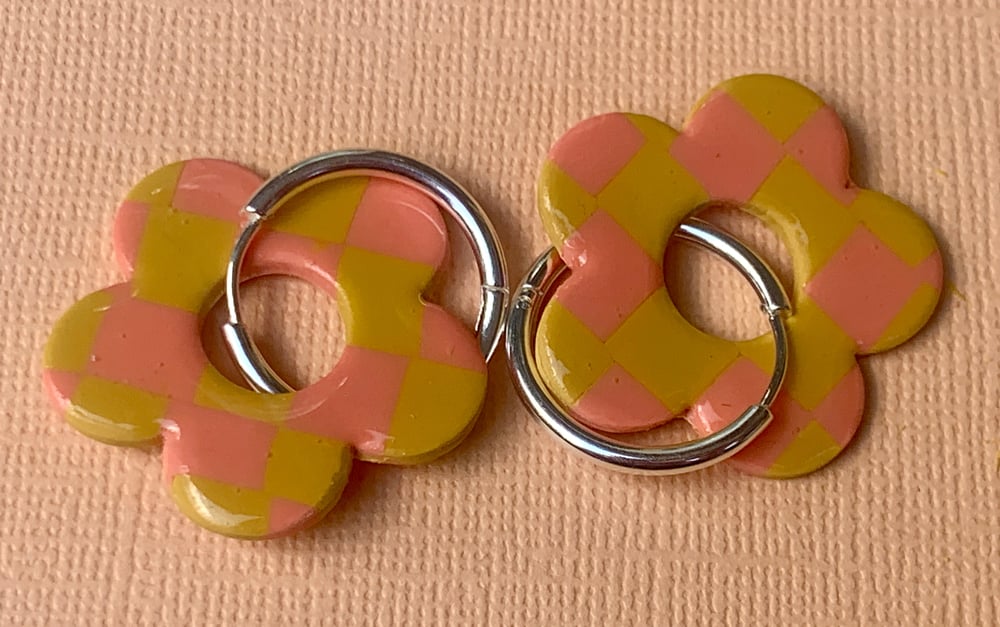 Image of Yellow and Peach Checkered Flower Hoops