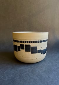 Image 2 of Cache pot sgraffito CUBE