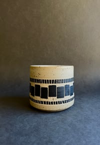 Image 1 of Cache pot sgraffito Wavy