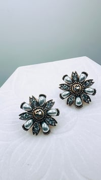 Peral flower earrings