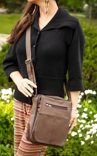 Image 9 of Travel leather bag (CLEARANCE)