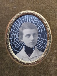 Image 3 of Vintage postcards "floating heads" x3 in beautiful Vintage frame - Beautiful preserved web