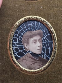 Image 4 of Vintage postcards "floating heads" x3 in beautiful Vintage frame - Beautiful preserved web