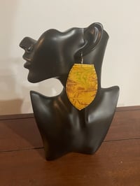 Spear shape leather earrings