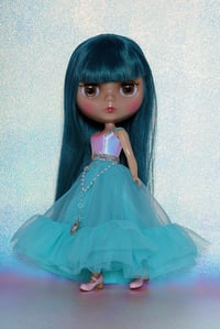 Image 2 of Spearmint Chew Blythe gown and fur stole