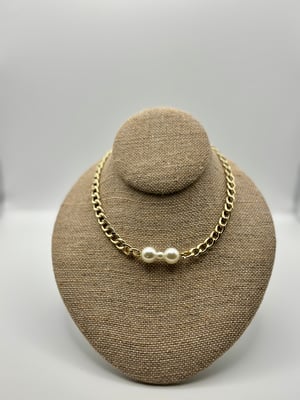 Image of Pearl Pendant Curb Chain Necklace