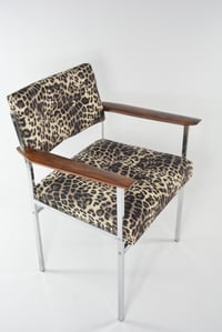 Image 2 of Fauteuil Chromé Léopard
