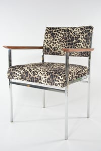 Image 3 of Fauteuil Chromé Léopard