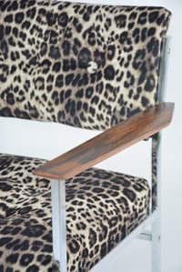 Image 8 of Fauteuil Chromé Léopard