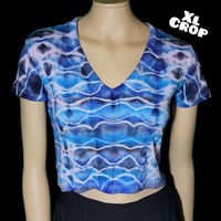 XL Flow Stripes Tie Dyed Crop V Neck Tee