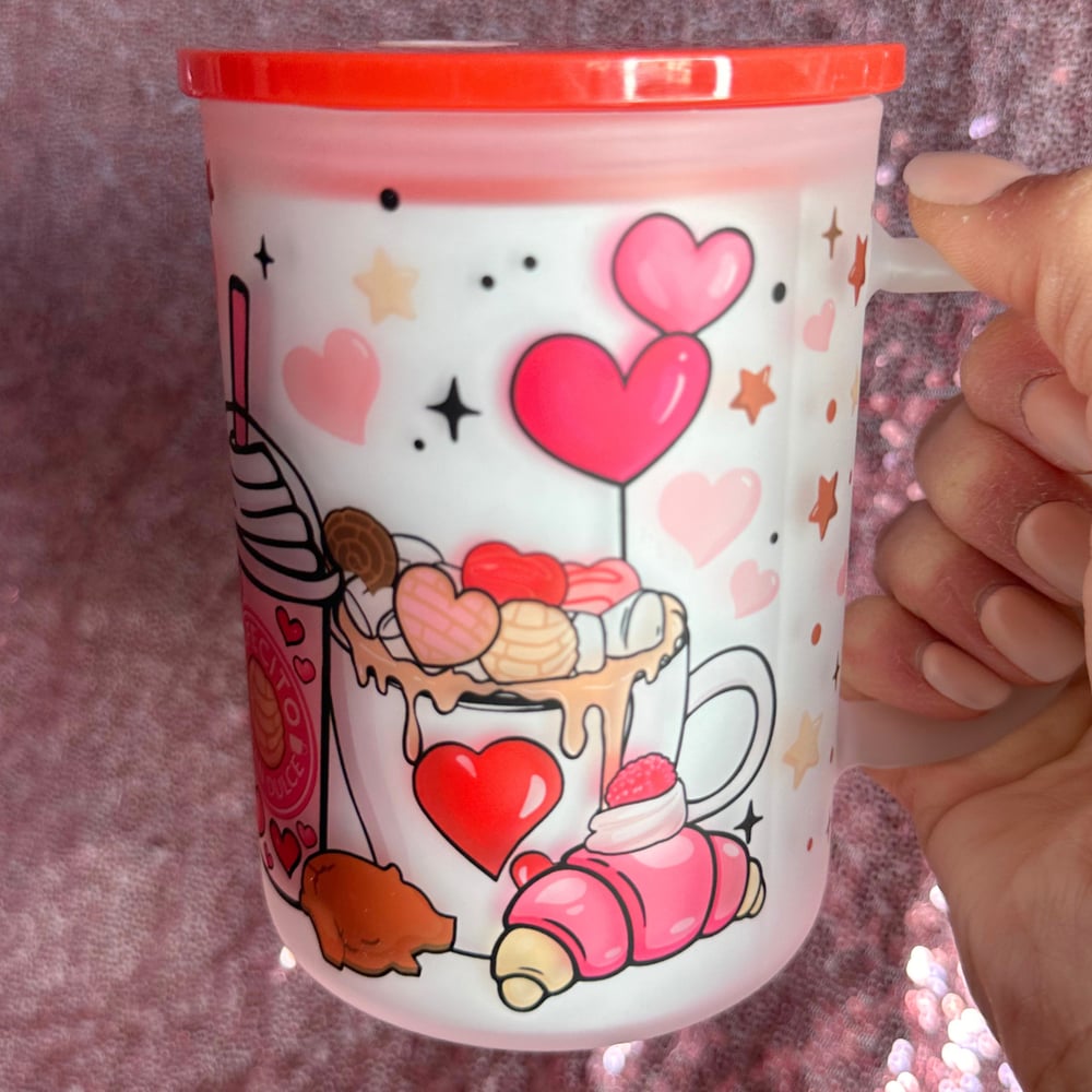 Image of Valentine Cafecito y Chisme 17oz Glass Mug☕️💝