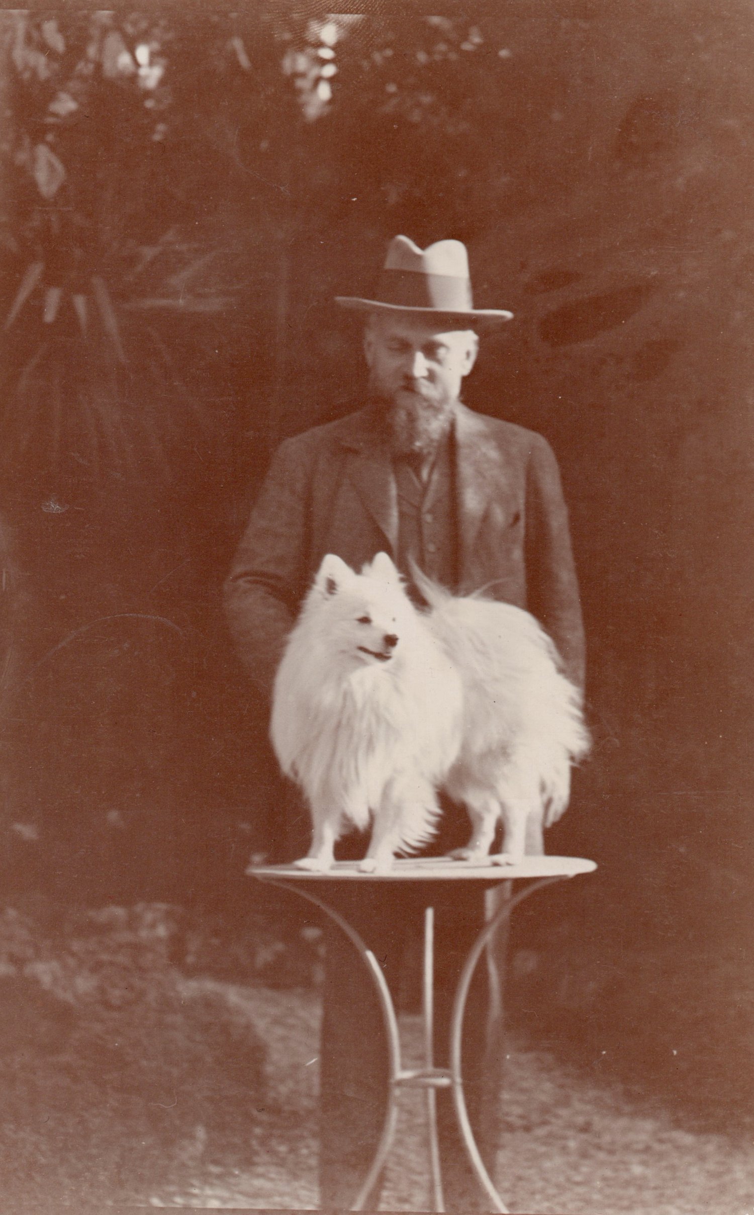 Image of Anonyme: man with his dog, France ca. 1900