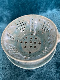 Image 2 of Petite passoire et sa soucoupe