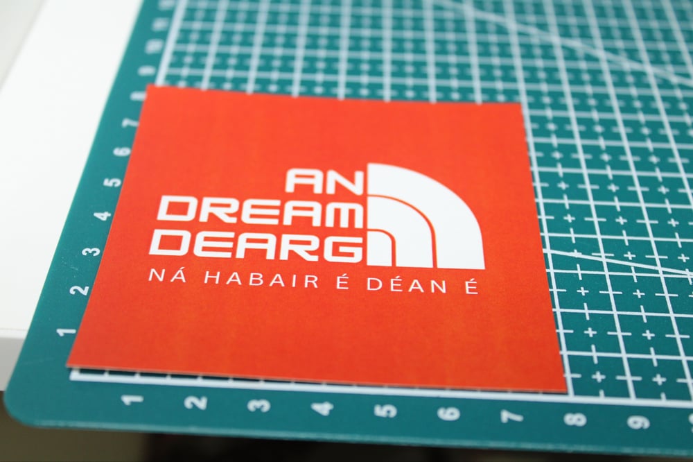 An Dream Dearg Bosca Sticker