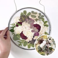 Image 1 of Round frame - Wedding Bouquet Preserved