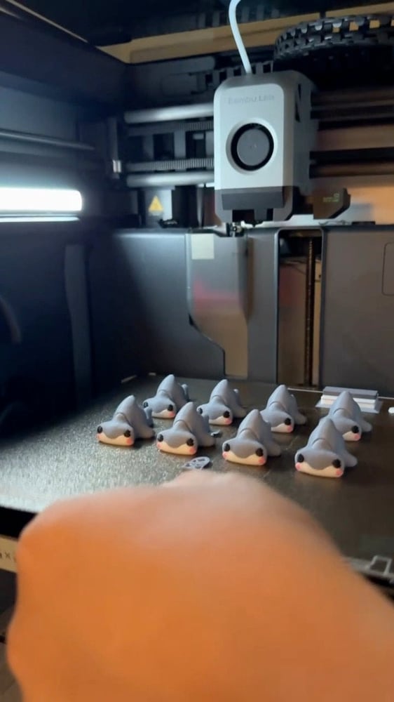 Image of 3D Printed Hammerhead Shark Fidget Toy - Articulated Keychain and Stress Reliever