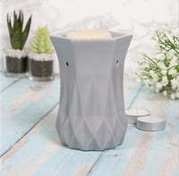 Geometric wax burner 
