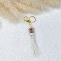 Image 1 of Porte clé .. Daisy 🌼 ..